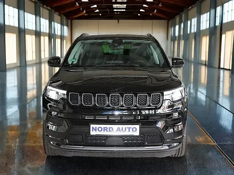 Gebraucht Jeep Compass 131 PS (96 kW) 2024 Schwarz SUV