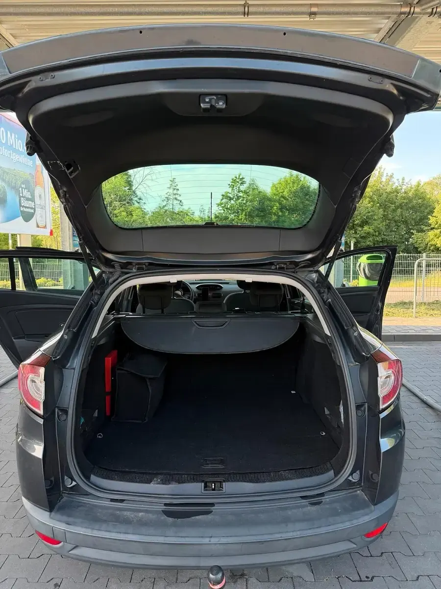 Gebraucht Renault Mégane GrandTour Avantage 131 PS (96 kW) 2010 Grau Kombi