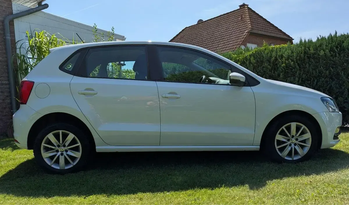 Gebraucht VW Polo Comfortline 90 PS (66 kW) 2015 Weiß Kleinwagen