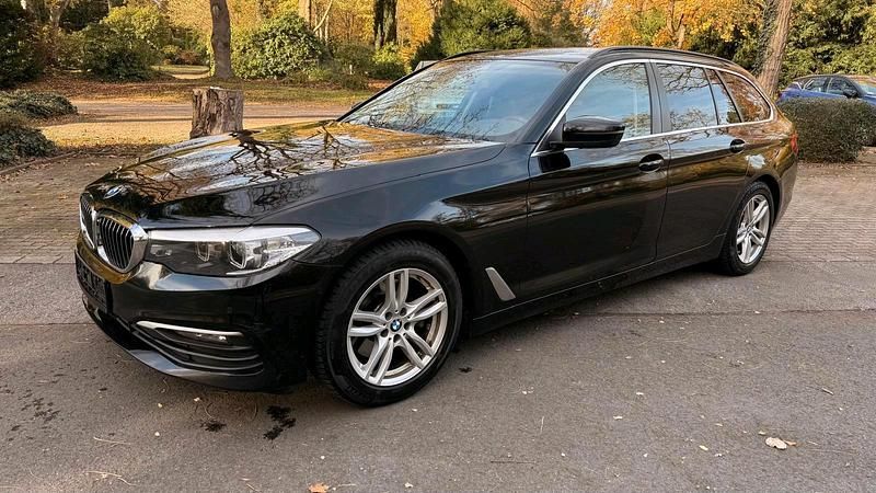 Schwarz Gebraucht 2019 BMW 520 Luxury Line Kombi | 14.500 € (Superpreis) - Bild 1/4