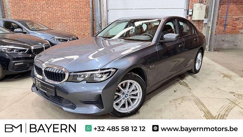 Grau Gebraucht 2021 BMW 320e Sport Line Limousine | 21.500 € (Guter Preis) - Bild 1/3