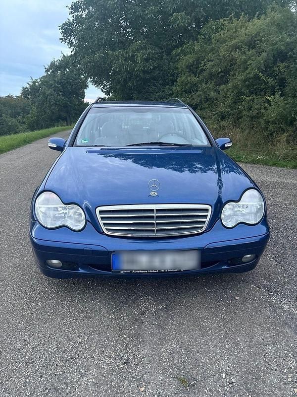 Blau Gebraucht 2002 Mercedes C200 Classic Kombi | 2.200 € (Fairer Preis) - Bild 1/4