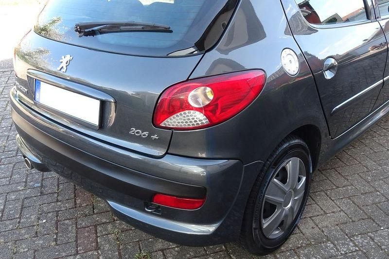 Gebraucht Peugeot 206+ 68 PS (50 kW) 2012 Grau Kleinwagen