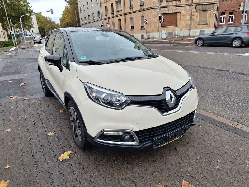Schwarz Gebraucht 2015 Renault Captur Intens SUV | 10.699 € (Fairer Preis) - Bild 1/4