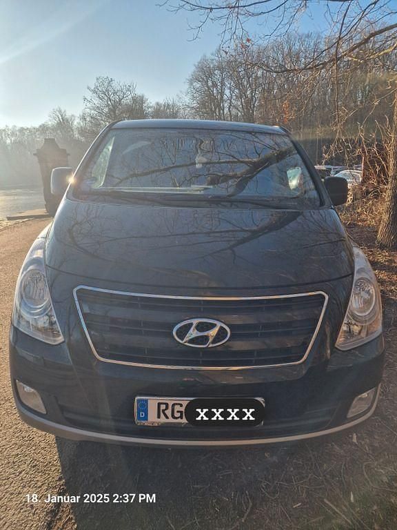 Gebraucht Hyundai H-1 170 PS (125 kW) 2016 Schwarz Van / Kleinbus