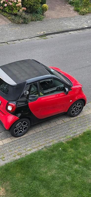 Rot Gebraucht 2018 Smart ForTwo Electric Drive Cabrio | 9.990 € (Fairer Preis) - Bild 1/4