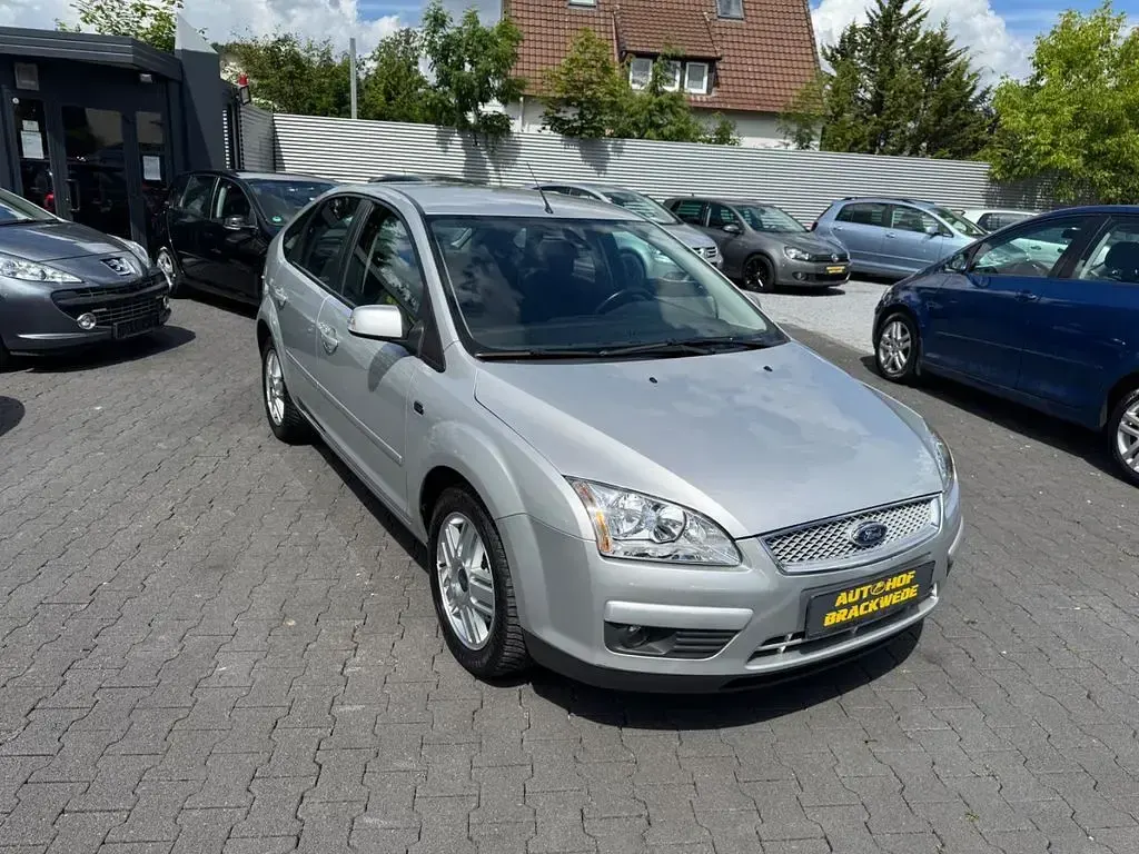 Gebraucht Ford Focus Ghia 145 PS (106 kW) 2007 Silber Limousine