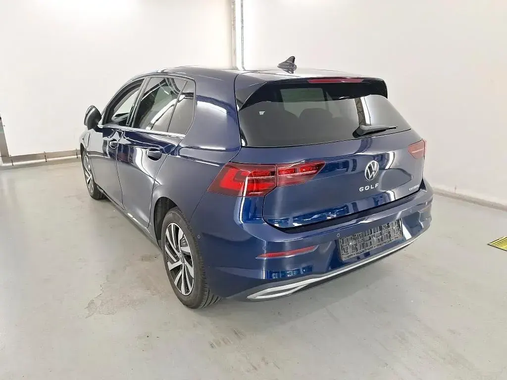 Gebraucht VW Golf VIII 110 PS (80 kW) 2022 Blau Limousine