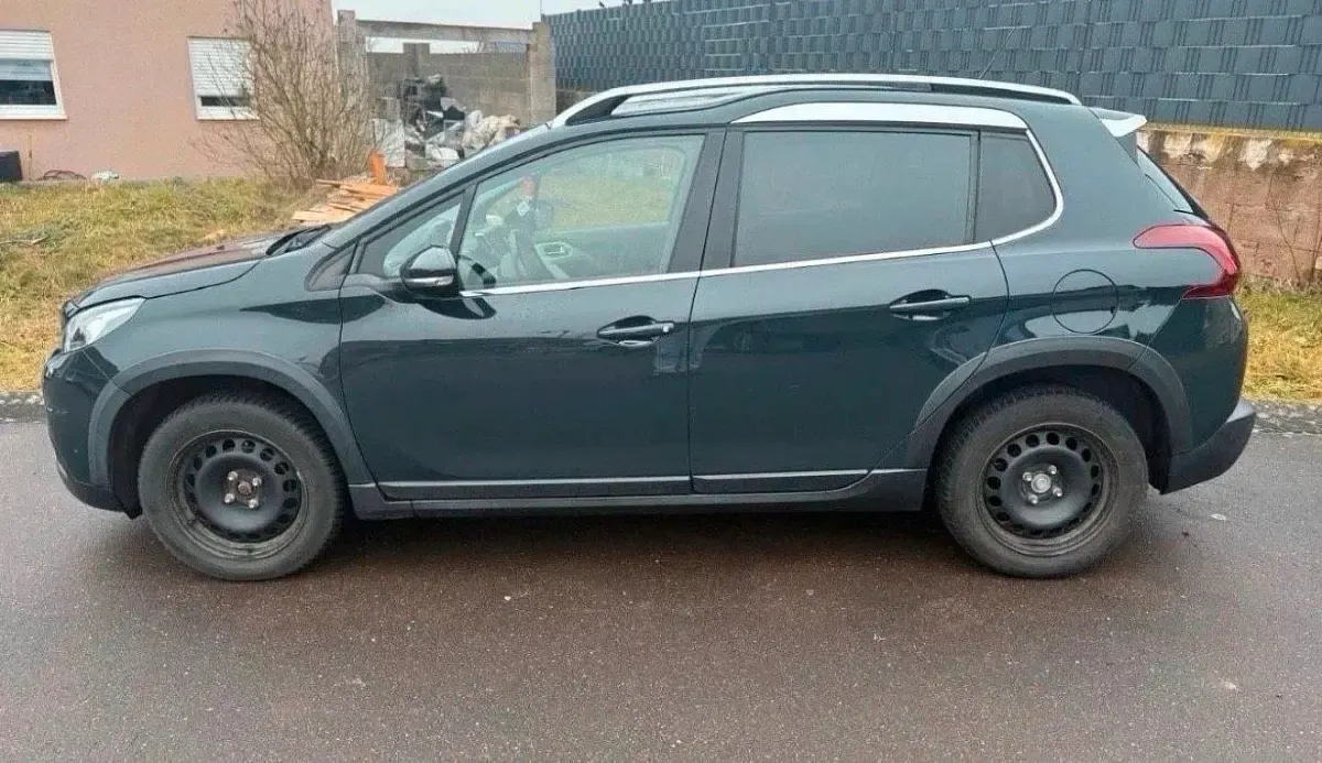 Gebraucht Peugeot 2008 102 PS (75 kW) 2019 Blau SUV