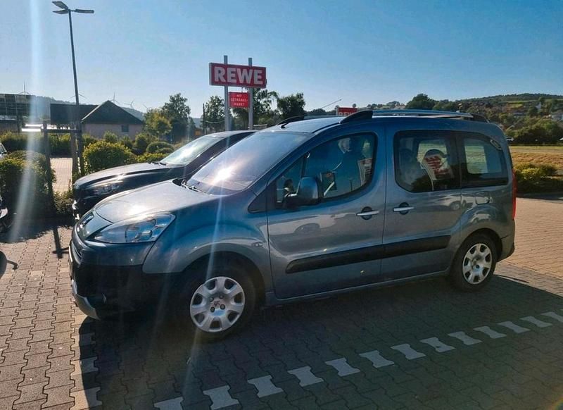 Grau Gebraucht 2008 Peugeot Partner Tepee Van / Kleinbus | 3.049 € (Fairer Preis) - Bild 1/4
