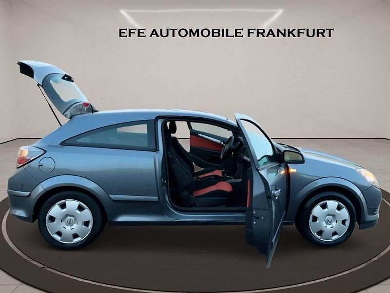 Grau Gebraucht 2006 Opel Astra GTC Edition Limousine | 3.000 € (Fairer Preis) - Bild 1/4