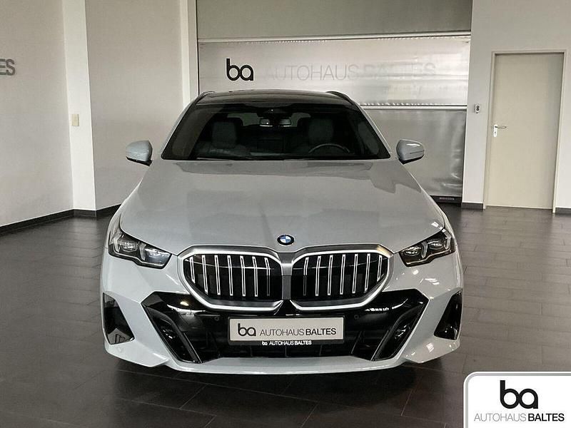 Gebraucht BMW 520 M Sport 197 PS (144 kW) 2025 Brooklyn grau met. Kombi