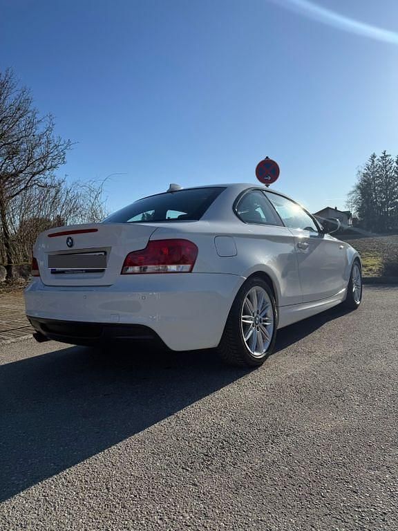 Gebraucht BMW 123 Performance 204 PS (150 kW) 2012 Weiß Kleinwagen