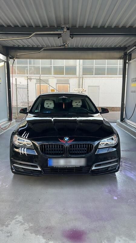 Schwarz Gebraucht 2015 BMW 520 Kombi | 8.800 € (Superpreis) - Bild 1/4