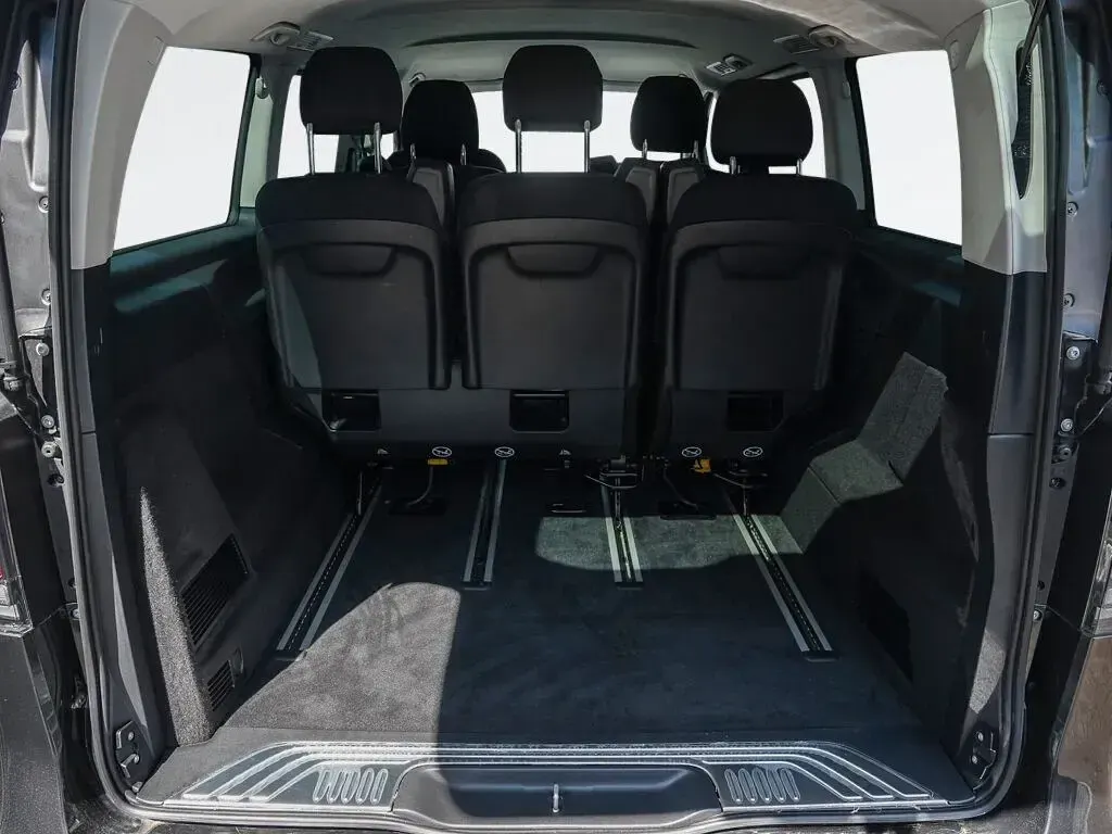 Gebraucht Mercedes V250 Style 190 PS (139 kW) 2025 Grau Van / Kleinbus
