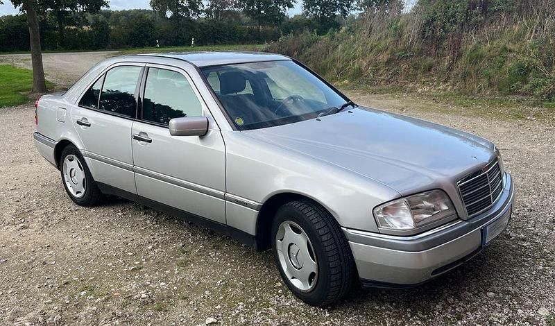 Silber Gebraucht 1995 Mercedes C200 Elegance Limousine | 4.200 € - Bild 1/4