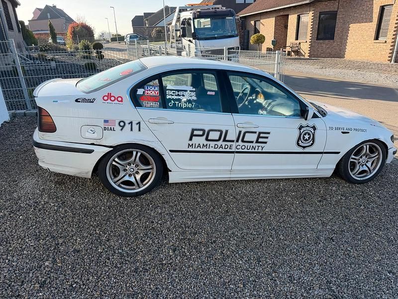 Gebraucht BMW 325 210 PS (154 kW) 2002 Weiß Limousine