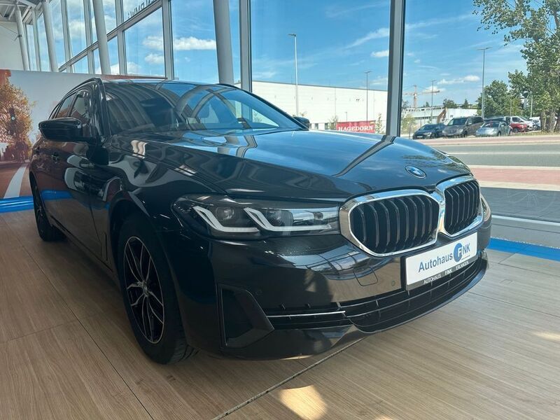Schwarz Gebraucht 2021 BMW 530 Sport Line Kombi | 36.880 € (Fairer Preis) - Bild 1/4
