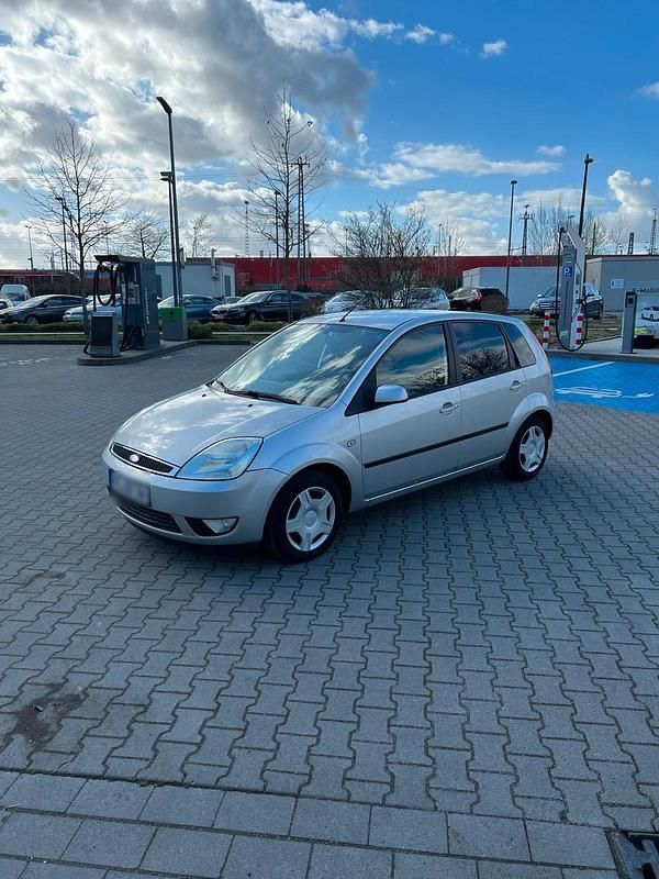 Gebraucht Ford Fiesta 80 PS (58 kW) 2005 Silber Kleinwagen