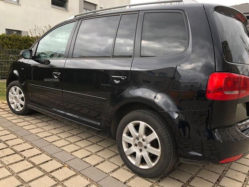 Gebraucht VW Touran Life 105 PS (77 kW) 2014 Schwarz Van / Kleinbus