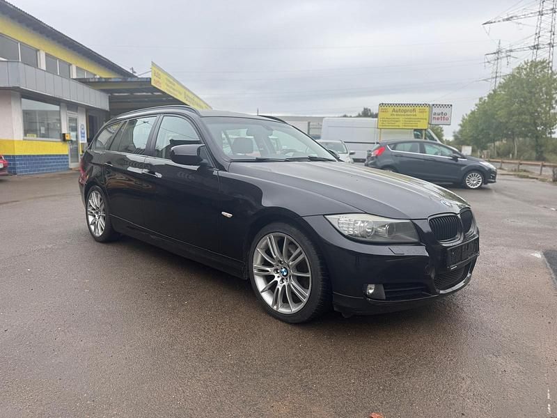 Schwarz Gebraucht 2012 BMW 320 Kombi | 3.690 € (Guter Preis) - Bild 1/4