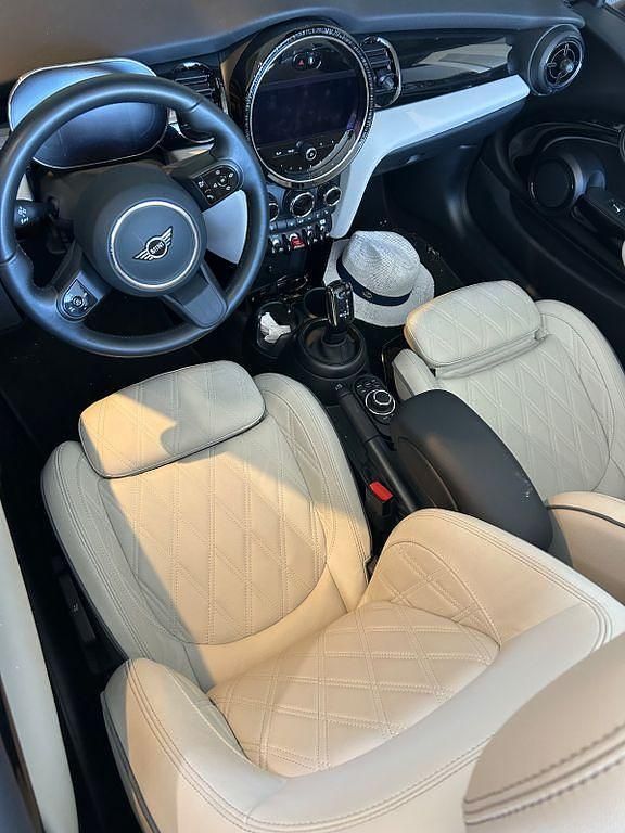 Schwarz Gebraucht 2023 Mini Cooper Classic Kleinwagen | 28.700 € (Teuer) - Bild 1/4