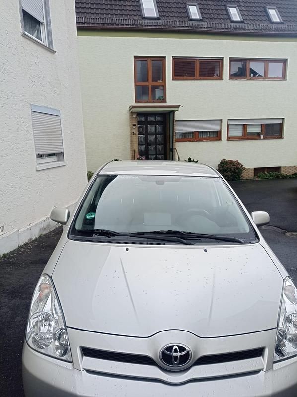 Silber Gebraucht 2006 Toyota Corolla Verso Van / Kleinbus | 4.500 € - Bild 1/4