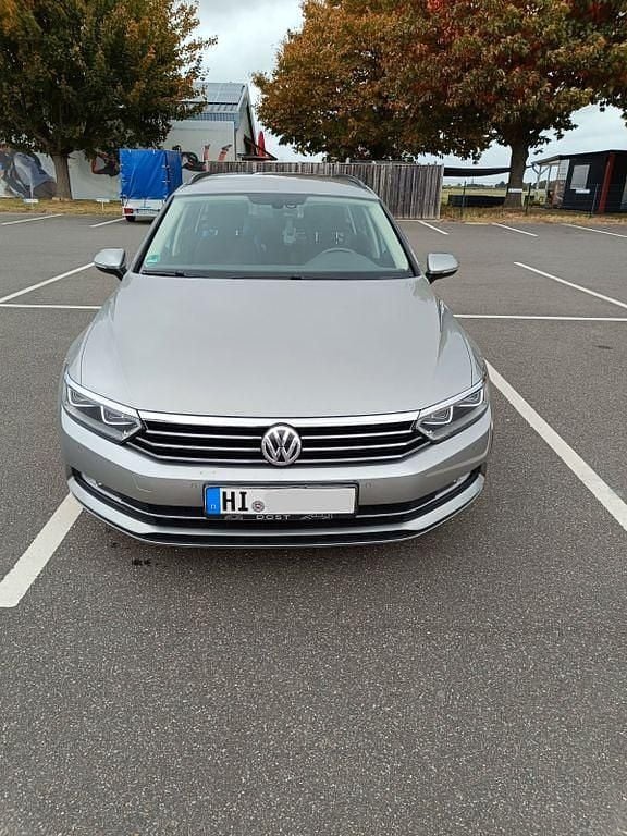 Silber Gebraucht 2015 VW Passat Comfortline Kombi | 7.600 € (Guter Preis) - Bild 1/4
