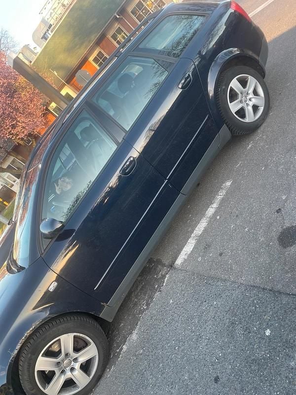 Gebraucht Audi A4 170 PS (125 kW) 2003 Blau Kombi