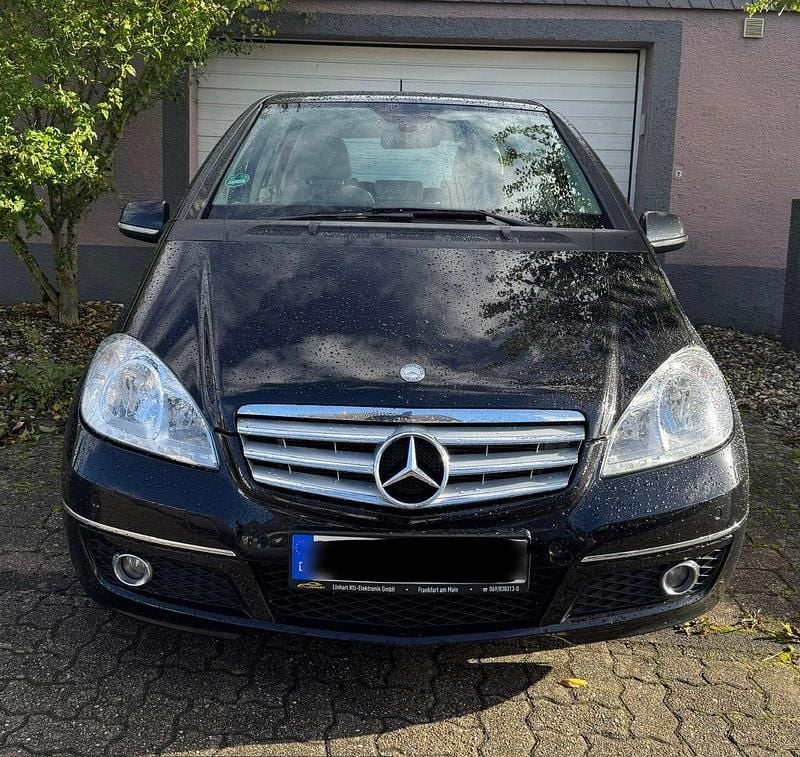 Schwarz Gebraucht 2010 Mercedes A180 Avantgarde Kleinwagen | 2.499 € (Guter Preis) - Bild 1/4
