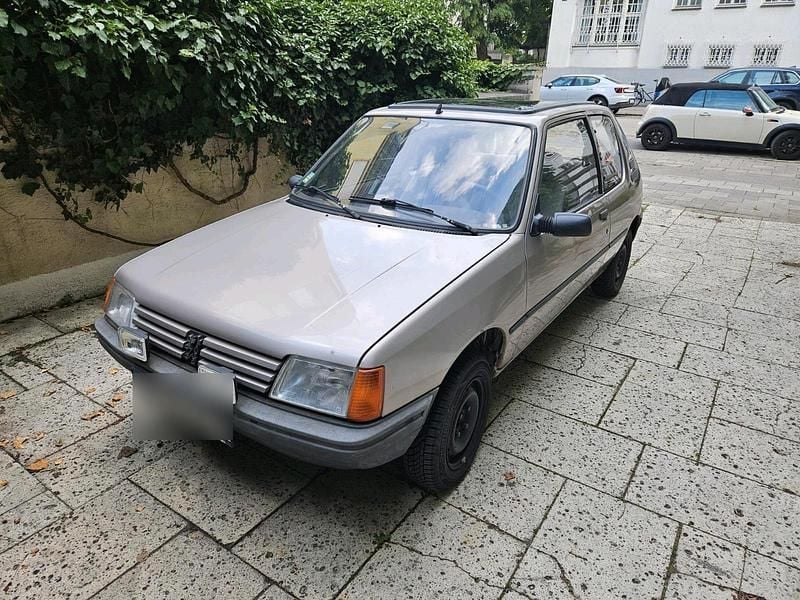 Gelb Gebraucht 1988 Peugeot 205 Kleinwagen | 2.600 € - Bild 1/4