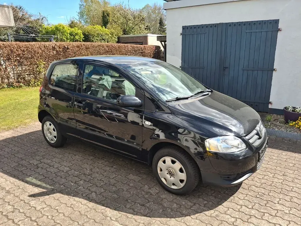 Gebraucht VW Fox 54 PS (39 kW) 2007 Schwarz Kleinwagen
