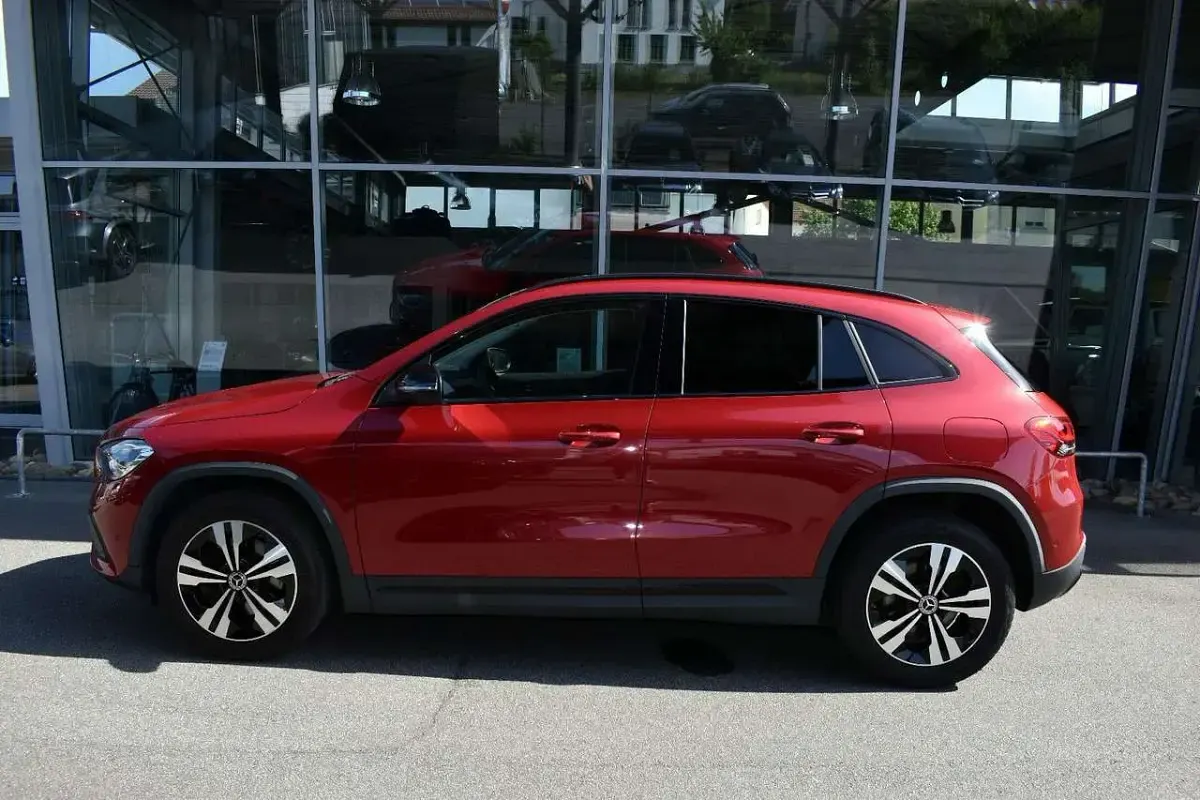 Gebraucht Mercedes GLA220 Night 190 PS (139 kW) 2020 Rot SUV