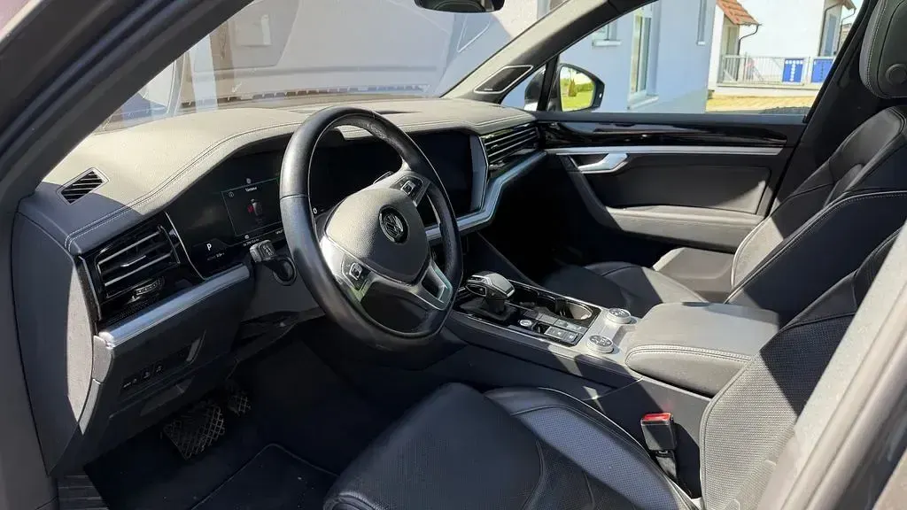 Gebraucht VW Touareg 286 PS (210 kW) 2019 Grau SUV