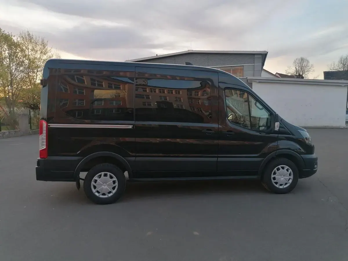 Gebraucht Ford Transit Trend 150 PS (110 kW) 2022 Schwarz Kombi