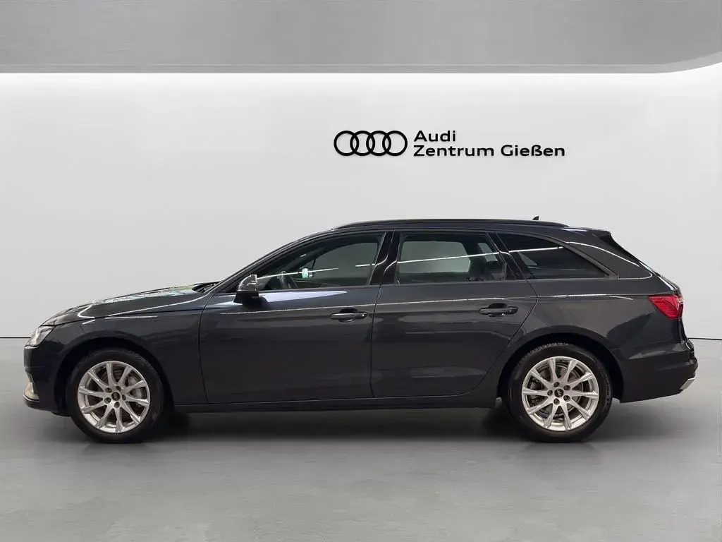 Używany Audi A4 Basis 204 KM (150 kW) 2023 Szary Kombi