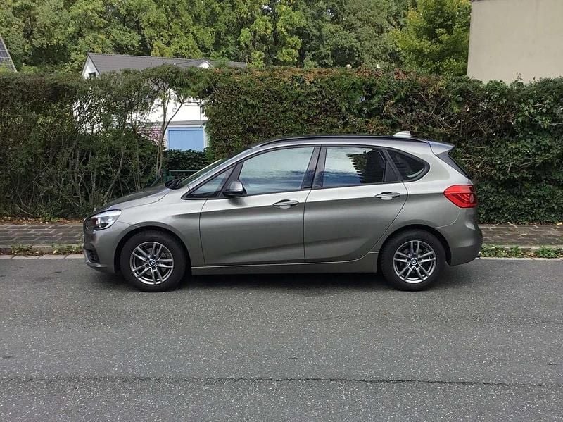 Gebraucht 2015 BMW 218 Gran Tourer Advantage Van / Kleinbus | 10.900 € (Guter Preis) - Bild 1/4