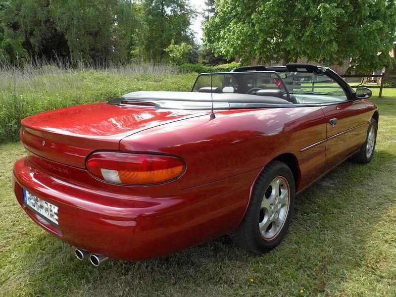 Gebraucht Chrysler Stratus 131 PS (96 kW) 2000 Rot Cabrio
