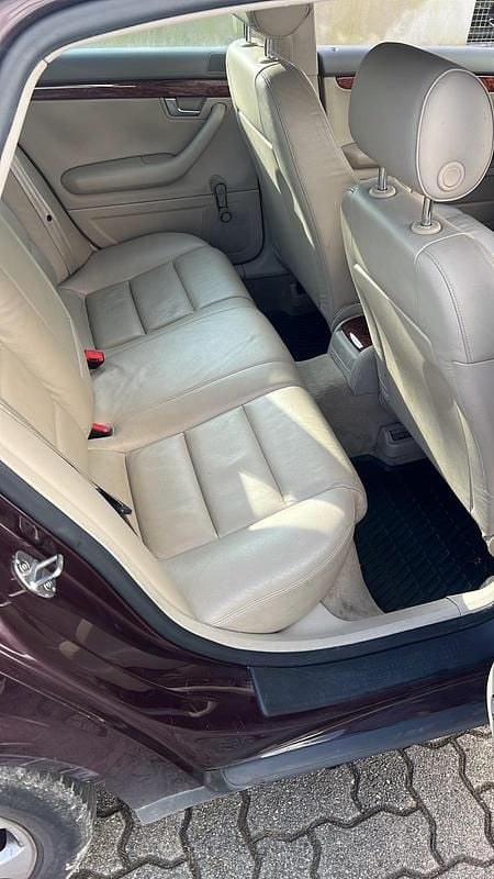 Second-hand Audi A4 131 CP (96 kW) 2001 Berlinǎ