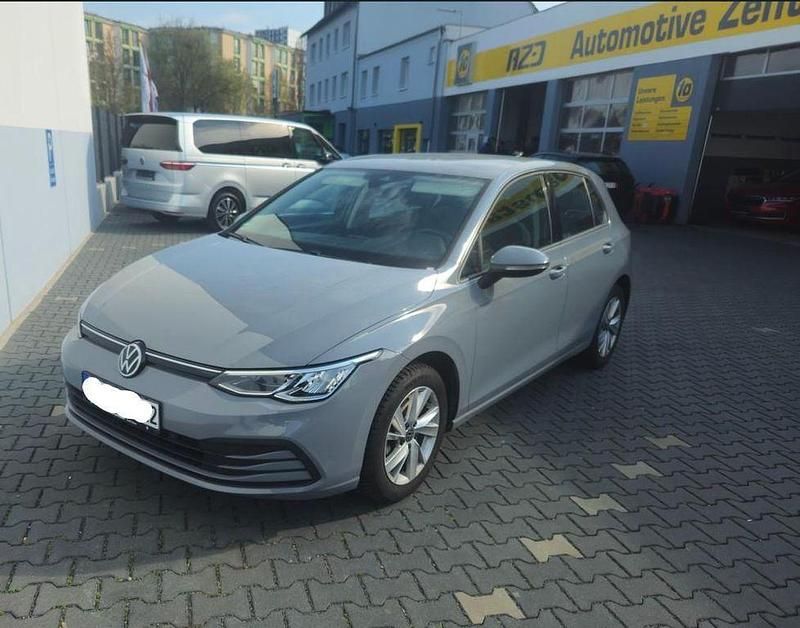Gebraucht VW Golf VIII 131 PS (96 kW) 2021 Grau Limousine