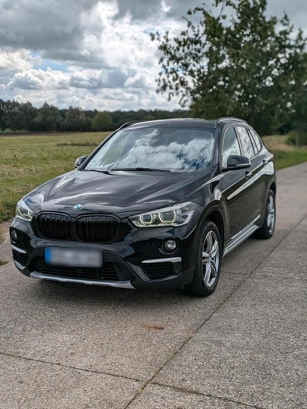 Schwarz Gebraucht 2016 BMW X1 xLine SUV | 17.900 € (Etwas zu teuer) - Bild 1/4