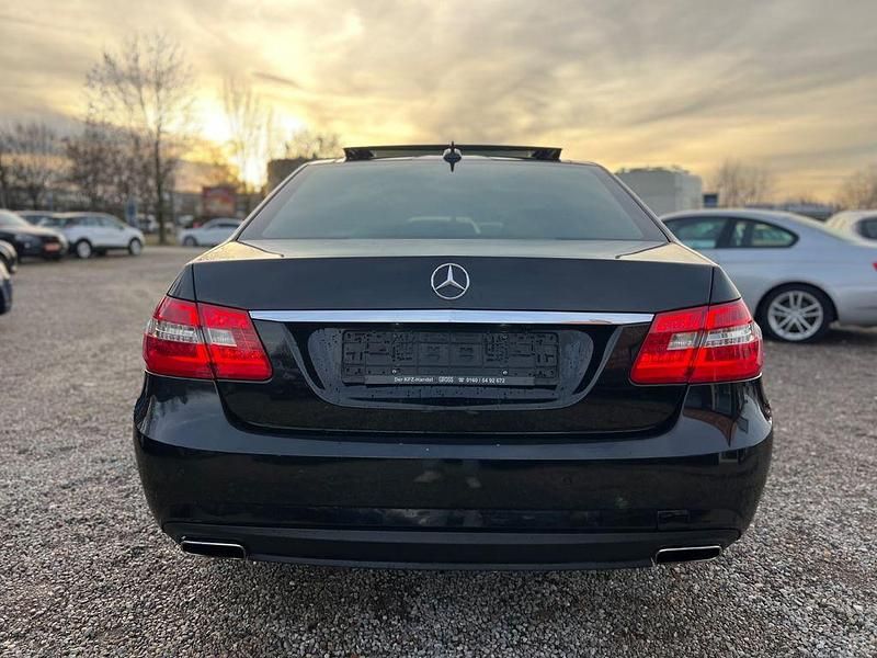 Gebraucht Mercedes E350 Avantgarde 265 PS (194 kW) 2012 Schwarz Limousine