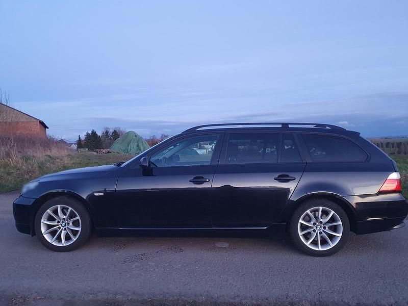 Gebraucht BMW 525 197 PS (144 kW) 2008 Schwarz Kombi