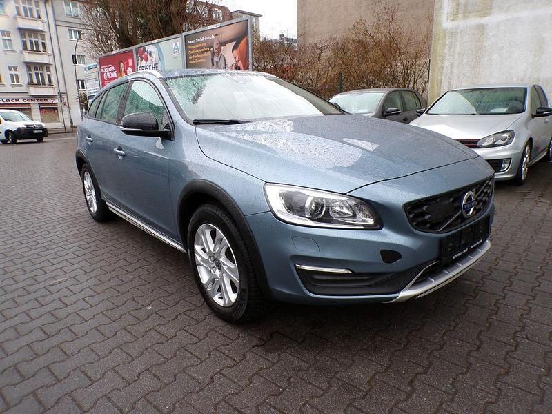 Gebraucht Volvo V60 CC 190 PS (139 kW) 2017 Blau Kombi