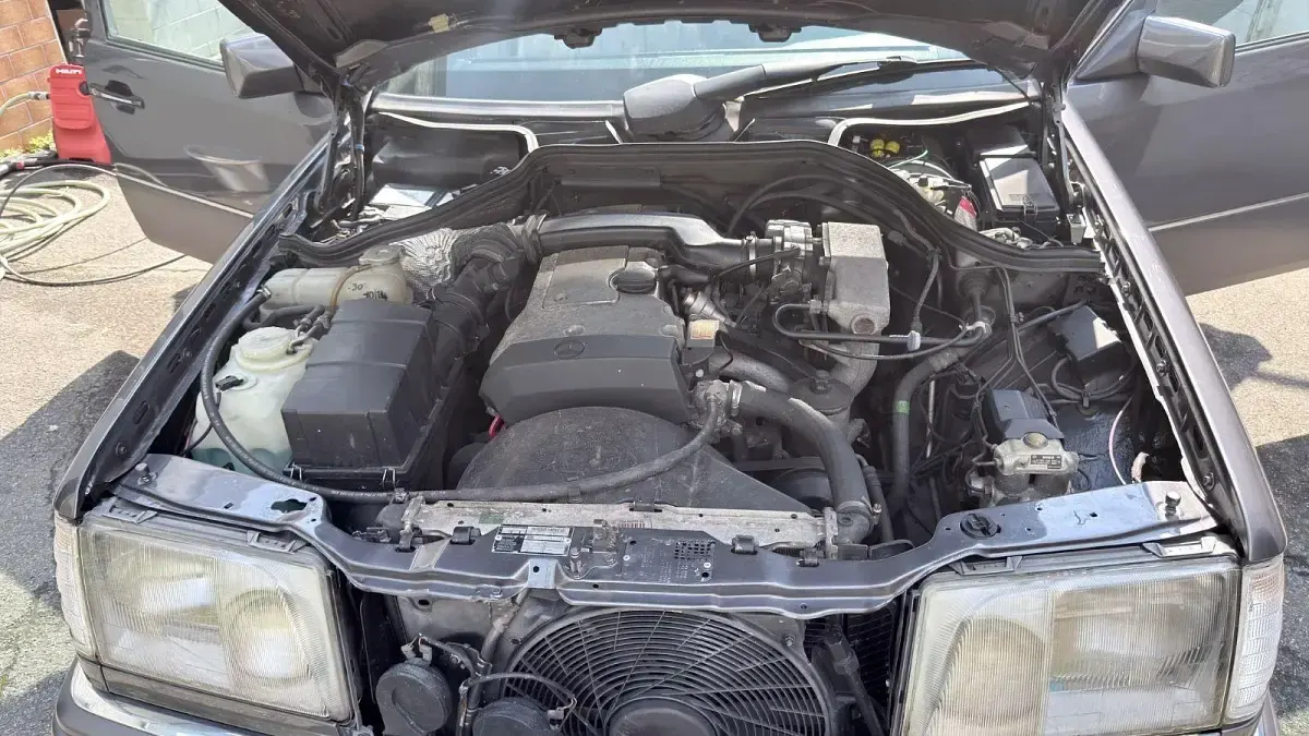 Gebraucht Mercedes 220 75 PS (55 kW) 1995 Grau Limousine