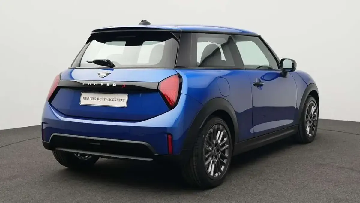 Second-hand Mini Cooper S Classic 204 CP (150 kW) 2025 Albastru Hatchback