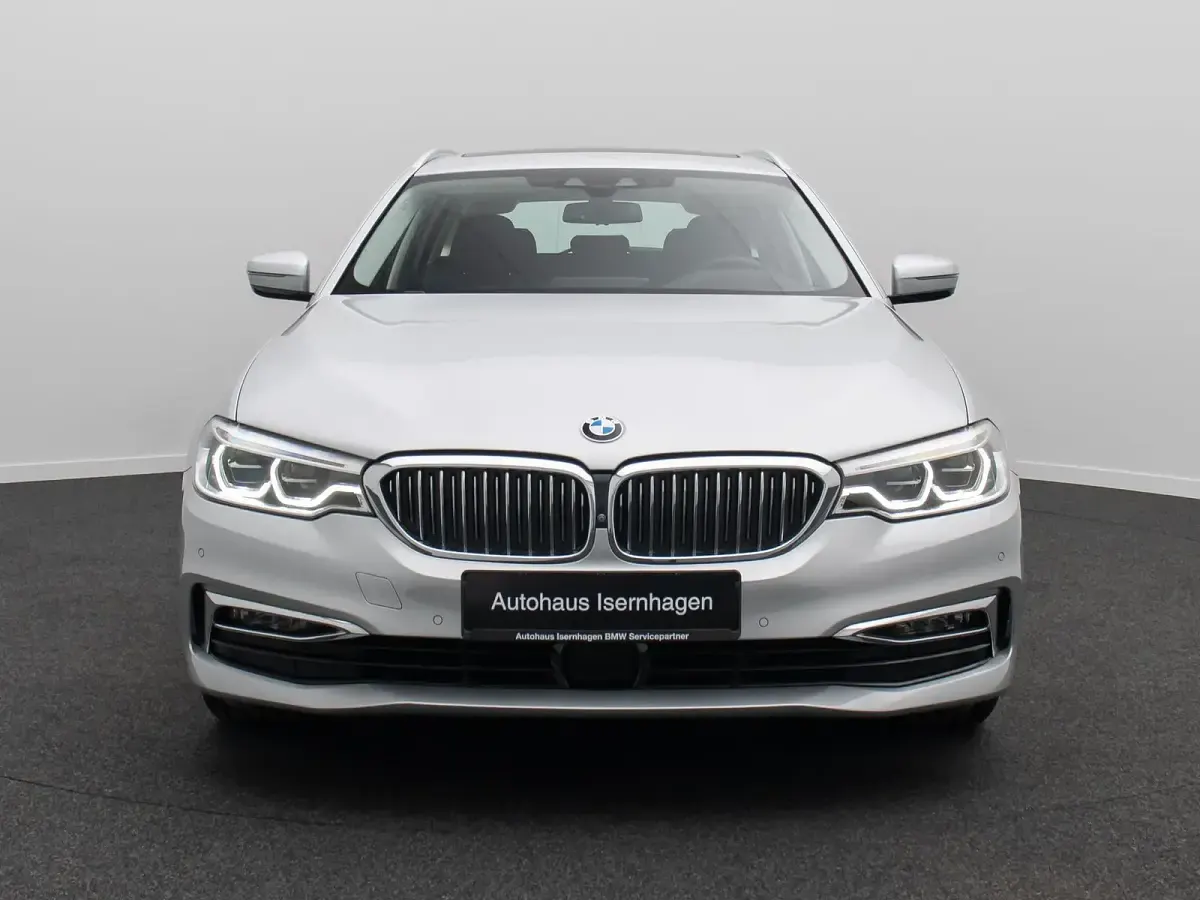 Gebraucht BMW 520 Luxury Line 190 PS (139 kW) 2019 Glaciersilber  a83schwarz Limousine