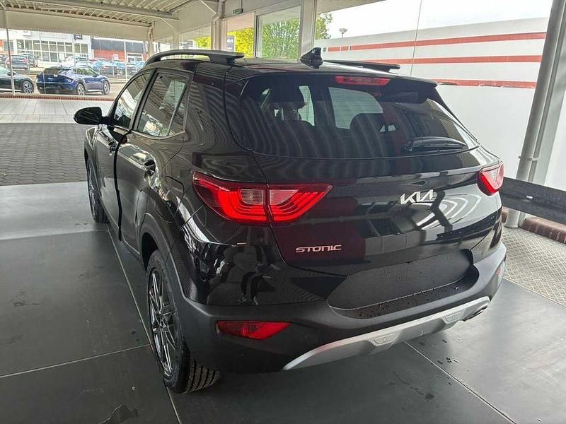 Neu Kia Stonic 101 PS (74 kW) 2025 Schwarz SUV