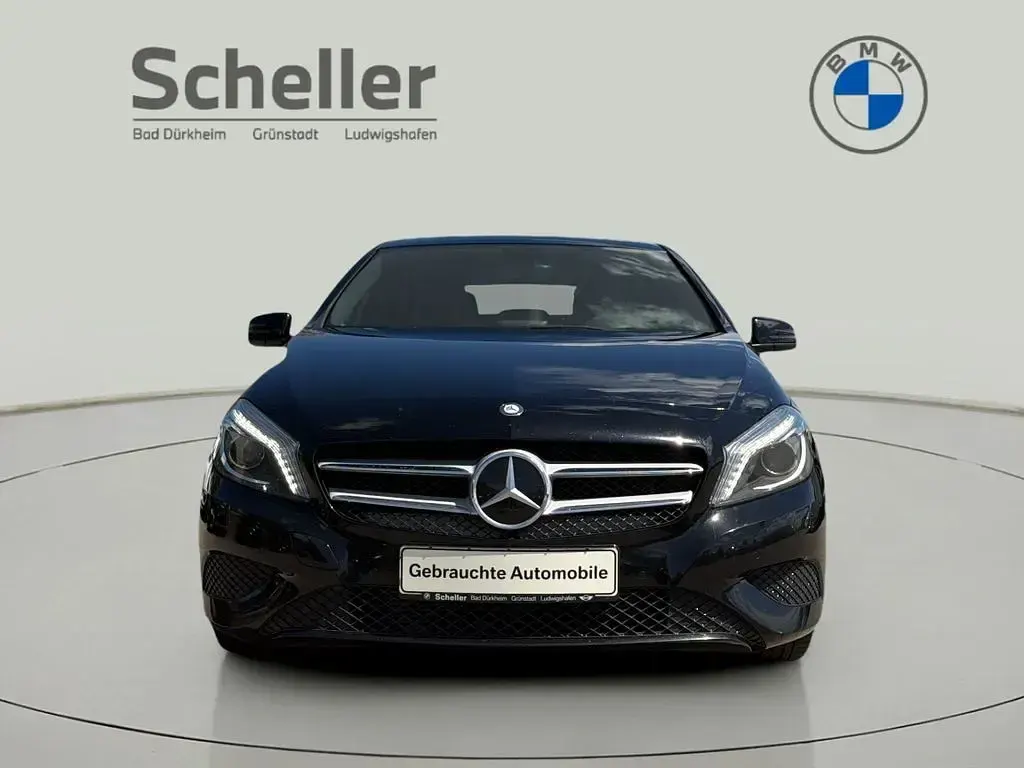 Gebraucht Mercedes A180 Urban 109 PS (80 kW) 2015 Schwarz Kleinwagen