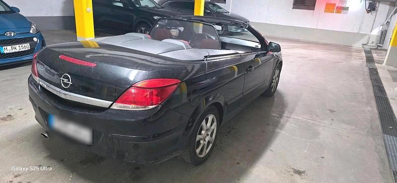 Gebraucht Opel Astra Cabriolet 140 PS (102 kW) 2011 Schwarz Cabrio